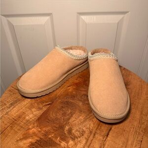 Cozy Tan Cushionaire Slip-On Women's Mules / Slippers / Clogs